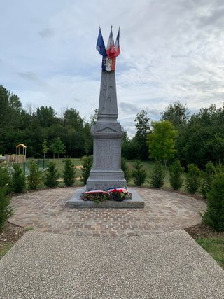Laversines War Memorial
